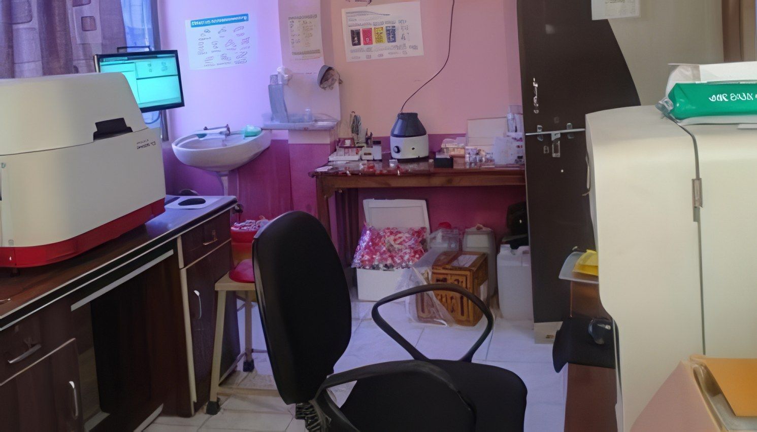Analysers and the sample station in the laboratory